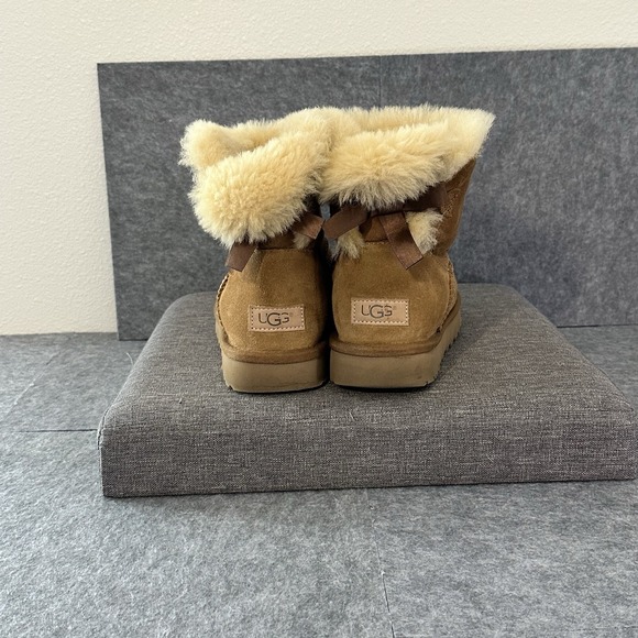 UGG Mini Brigette Bow Chestnut Boots SZ 8 US - Picture 1 of 16
